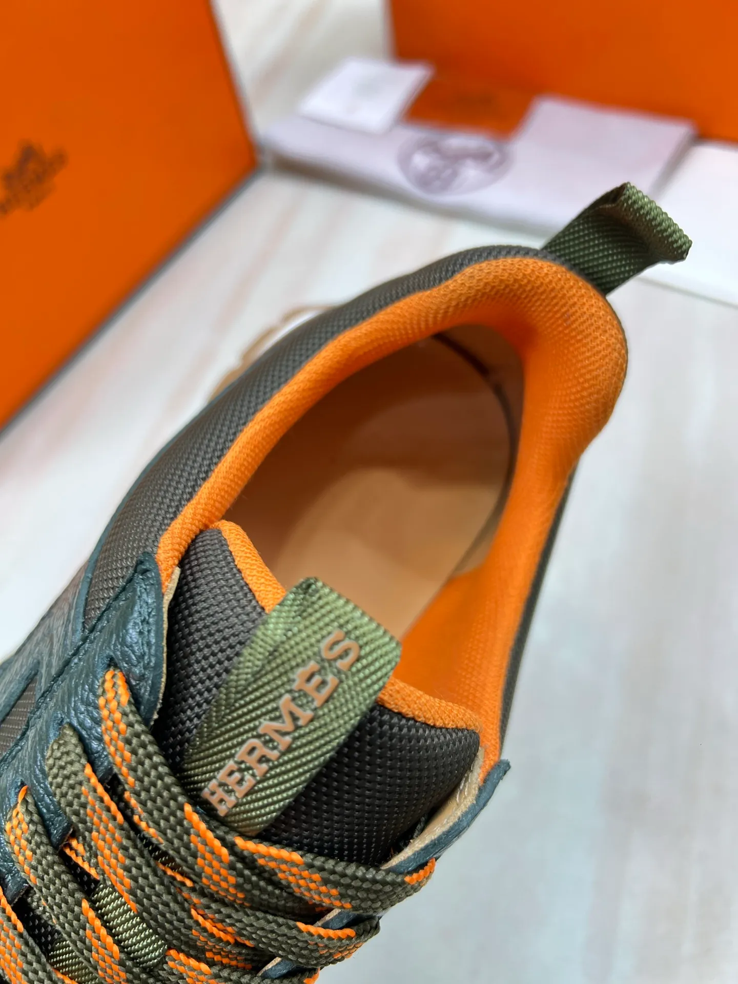 Factory price 640💰Hermes Jimmy men's sneakers, Hermes high-tech canvas and suede goatskin sneakers with grooved rubber soles. Create a modern hiking style. Honey-colored rubber sole, white rubber midsole, pumpkin-colored high-tech canvas lining Size: 38-44 (45 customized)